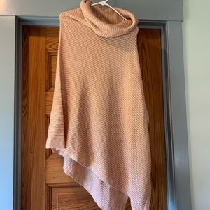 Evy’s Tree Holly poncho sweater in pink spice